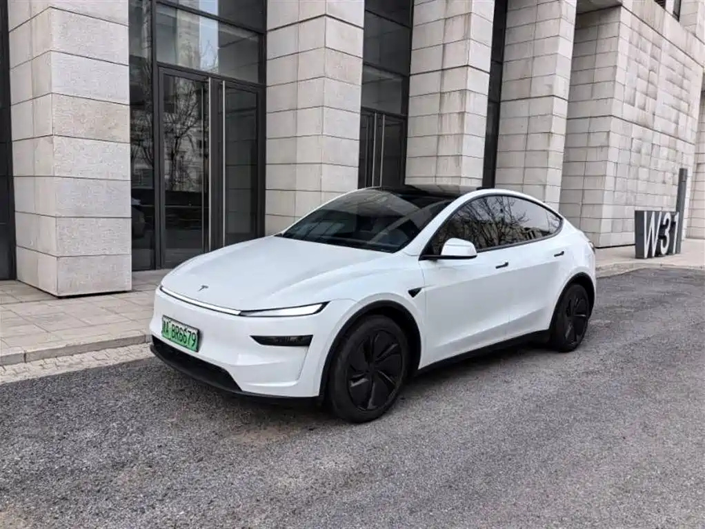 TESLA MODEL Y 2025
