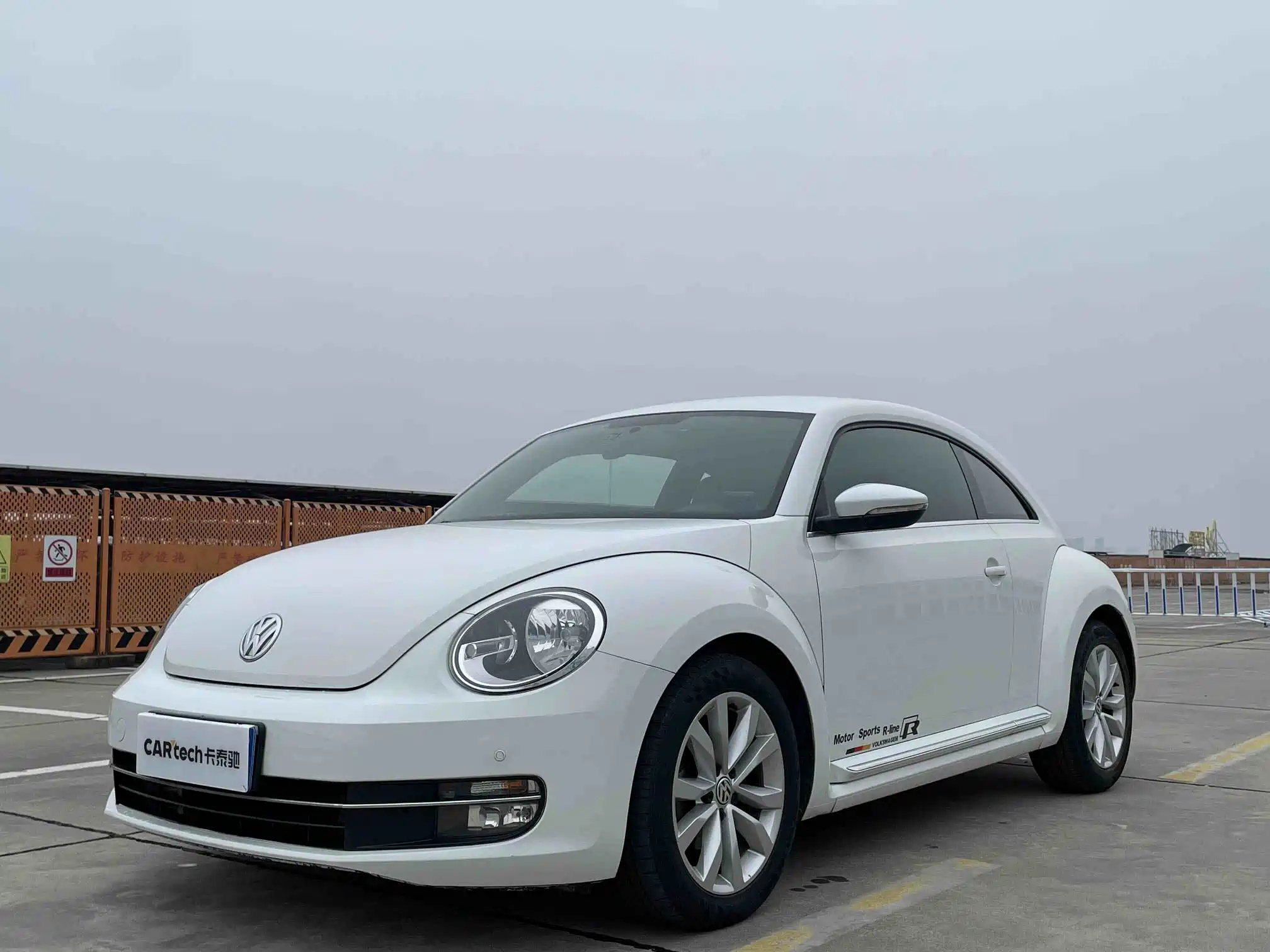 VOLKSWAGEN BEETLE 2016
