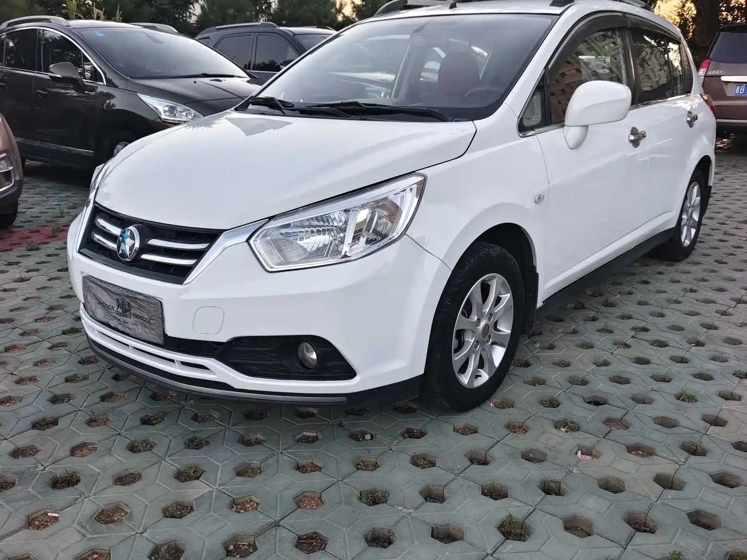 VENUCIA R50 2016