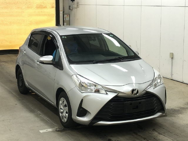TOYOTA VITZ 2017