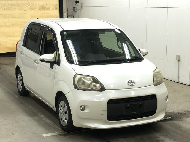 TOYOTA PORTE 2012