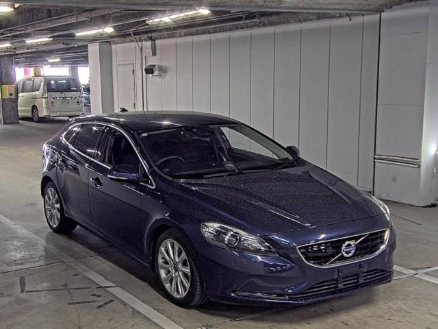 VOLVO V40 2015