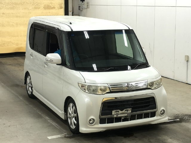 DAIHATSU TANTO 2010