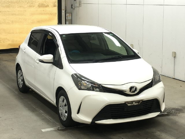 TOYOTA VITZ 2015
