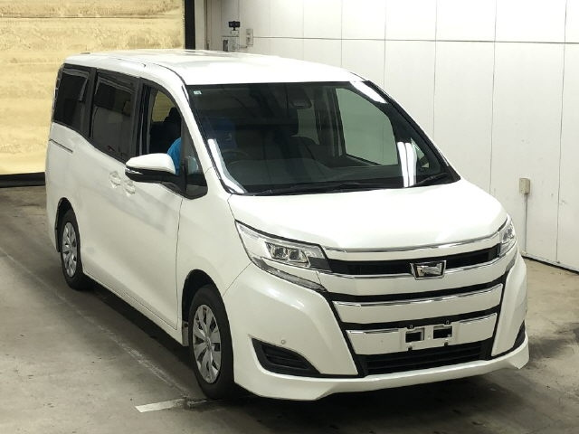 TOYOTA NOAH 2018