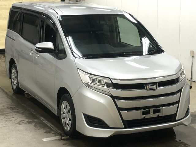 TOYOTA NOAH 2018