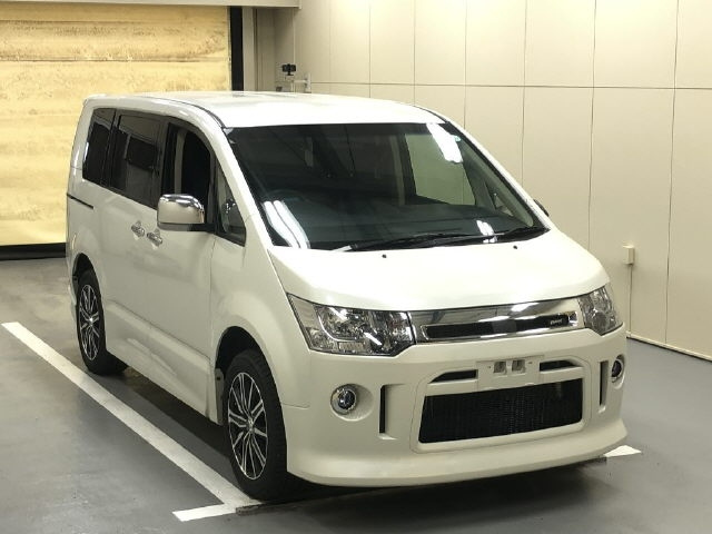 MITSUBISHI DELICA D5 2013