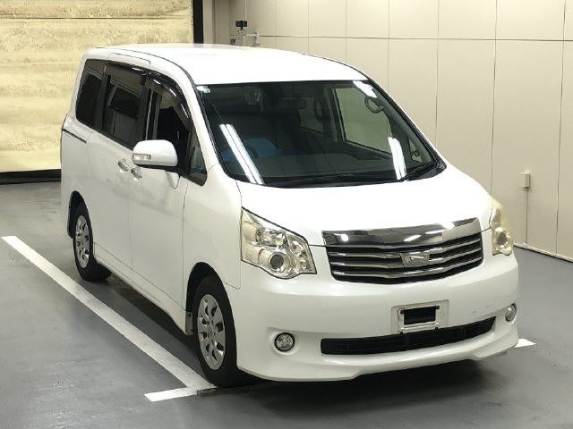 TOYOTA NOAH 2012