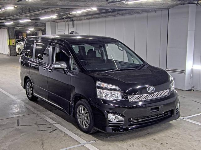TOYOTA VOXY 2012