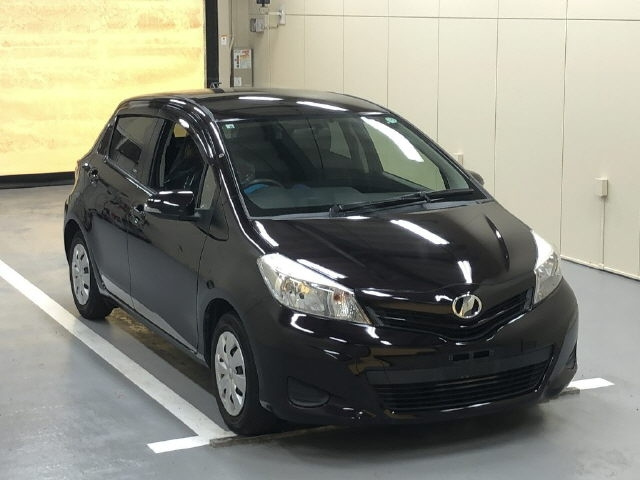 TOYOTA VITZ 2013