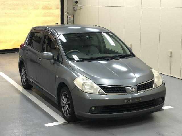 NISSAN TIIDA
