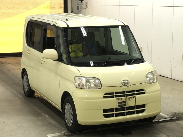 DAIHATSU TANTO 2010