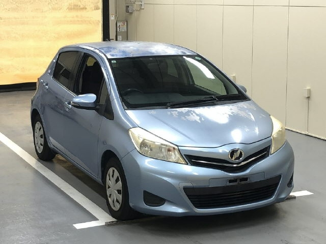 TOYOTA VITZ 2010