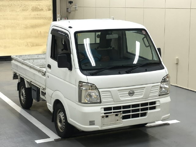 NISSAN CLIPPER TRUCK 2015