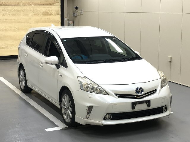 TOYOTA PRIUS ALPHA 2014