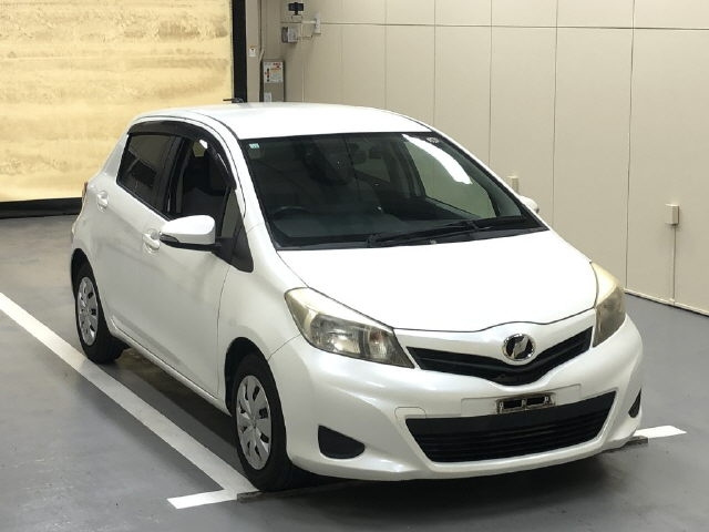 TOYOTA VITZ 2011