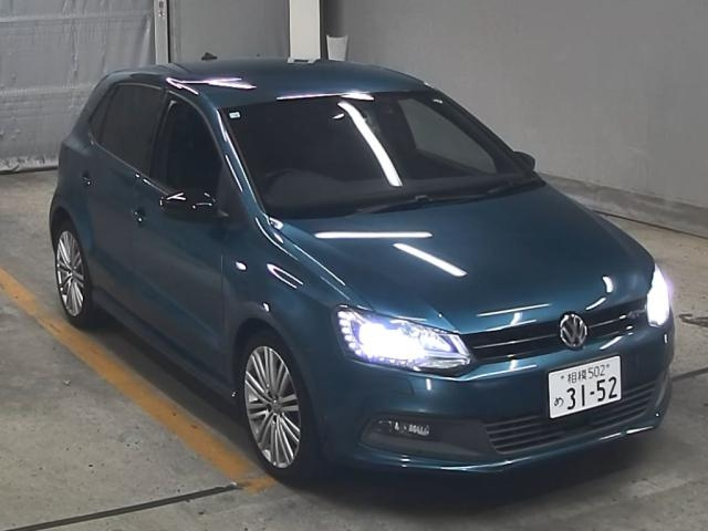 VOLKSWAGEN POLO 2016