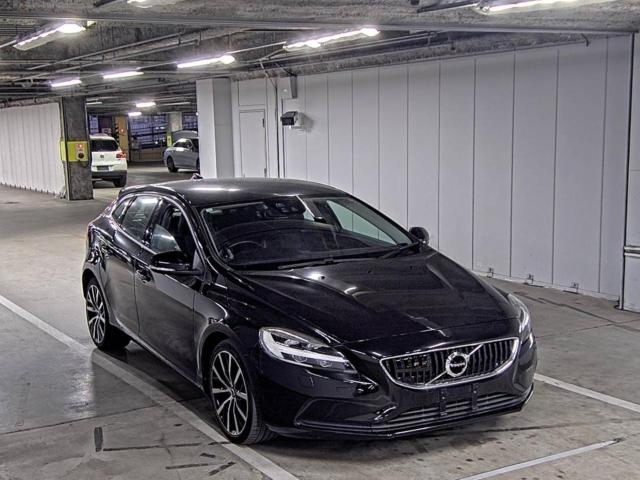 VOLVO V40 2018