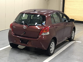 TOYOTA VITZ 2010