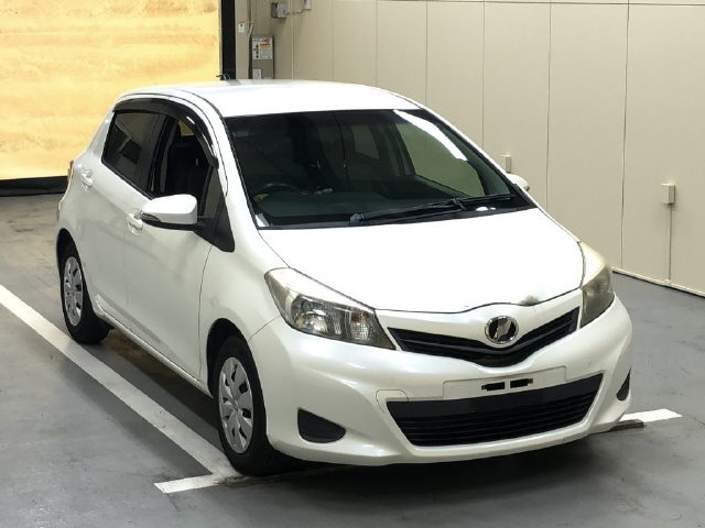 TOYOTA VITZ 2013