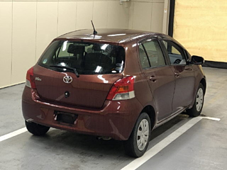 TOYOTA VITZ 2010