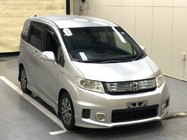 HONDA FREED 2013