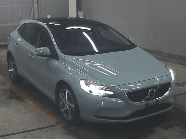VOLVO V40 2017