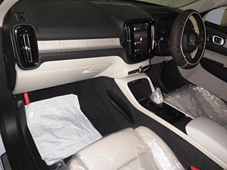 VOLVO XC40 2024