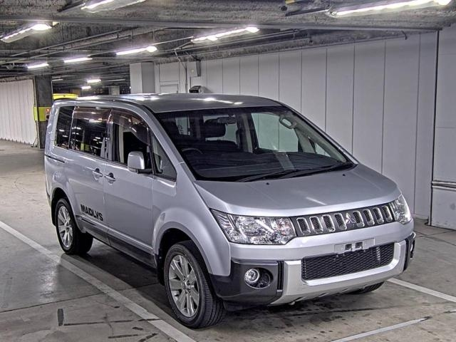MITSUBISHI DELICA D5 2009