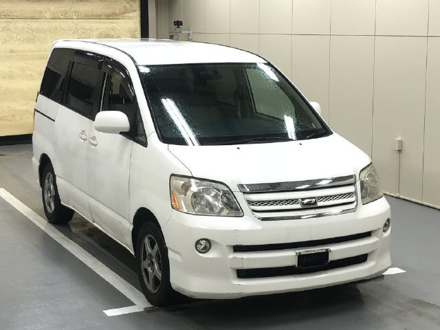 TOYOTA NOAH 2005