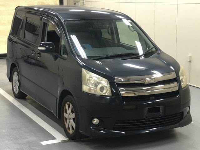 TOYOTA NOAH 2008