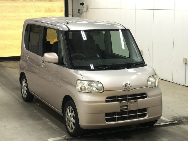 DAIHATSU TANTO 2011