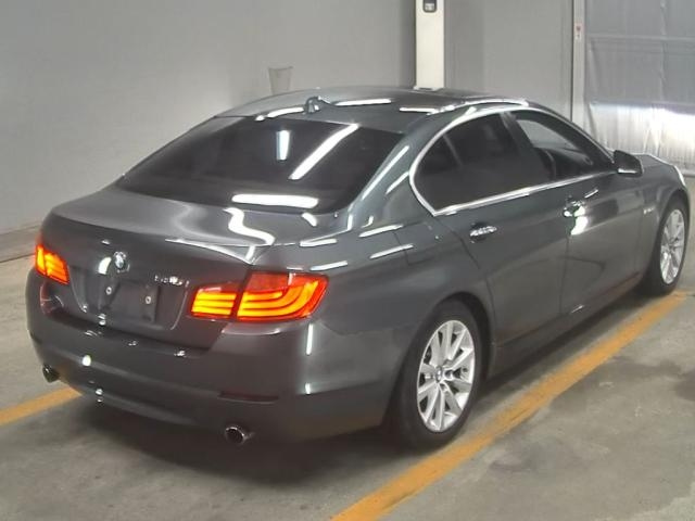BMW 5 SERIES 2011