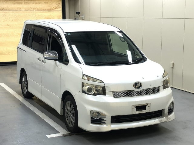 TOYOTA VOXY 2010