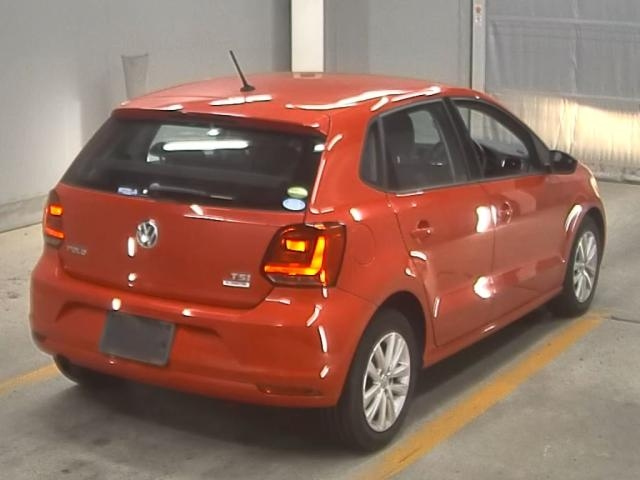 VOLKSWAGEN POLO 2016