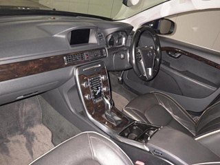 VOLVO V70 2016
