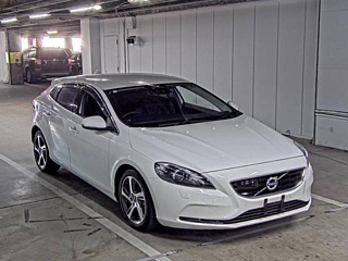 VOLVO V40 2016