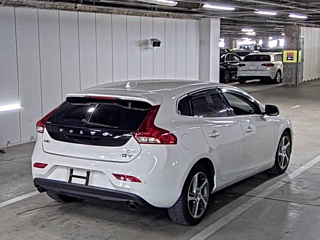 VOLVO V40 2016