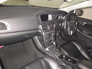 VOLVO V40 2016
