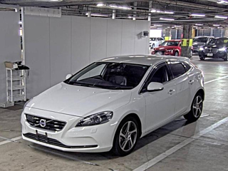 VOLVO V40 2016