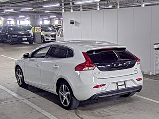VOLVO V40 2016