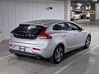 VOLVO V40 2016
