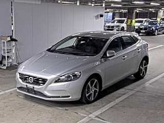 VOLVO V40 2016