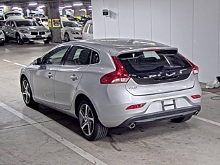 VOLVO V40 2016