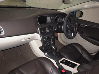 VOLVO V40 2015