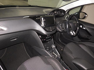 PEUGEOT 208 2017