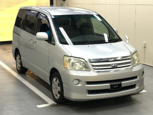 TOYOTA NOAH 2007