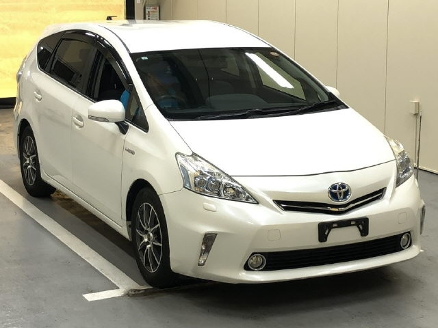 TOYOTA PRIUS ALPHA 2013