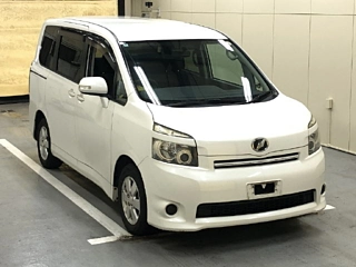 TOYOTA VOXY 2010