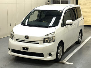 TOYOTA VOXY 2010